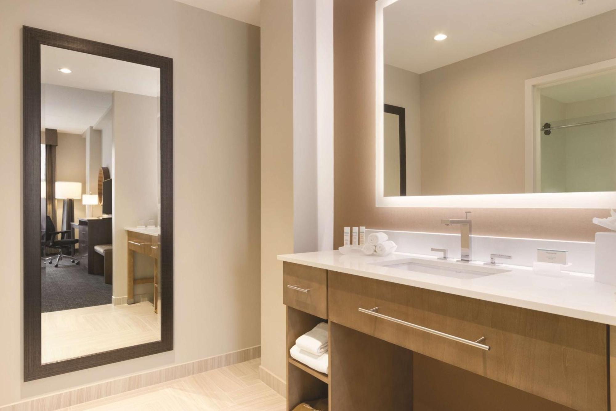 Homewood Suites By Hilton Calgary Downtown Εξωτερικό φωτογραφία